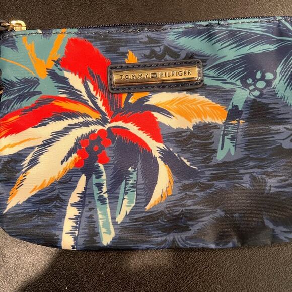 Tommy Hilfiger palm tree print zippered wristlet 7.5 x 5 - Picture 2 of 6